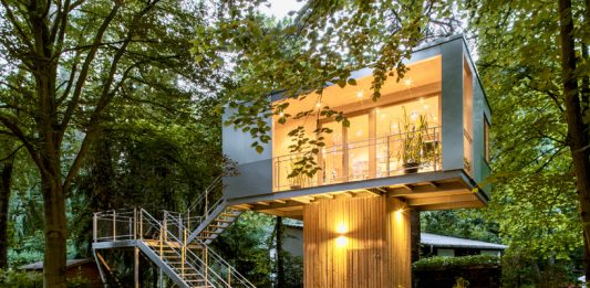 baumraum-urban-treehouse-berlin-zehlendorf-germany-designboom-09-2