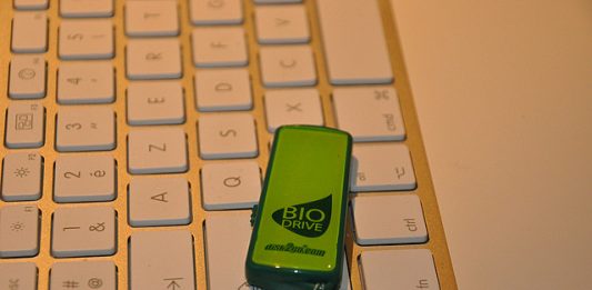 pendrive-bio